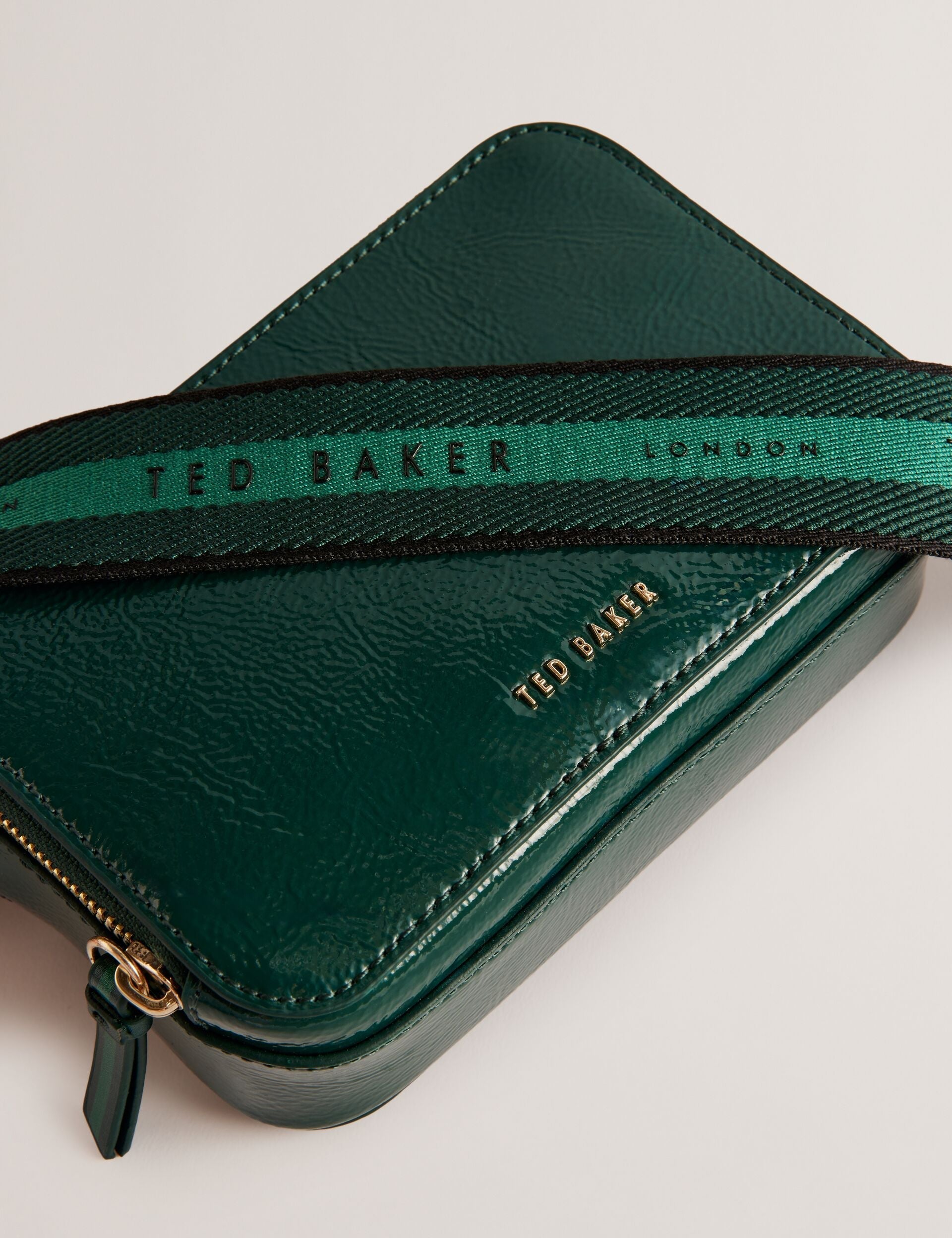 STUNWA Patent Leather Webbing Green Camera Bag